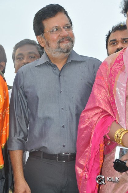 Jaya-Janaki-Nayaka-Movie-Vijayotsava-Veduka-At-Hamsala-Deevi